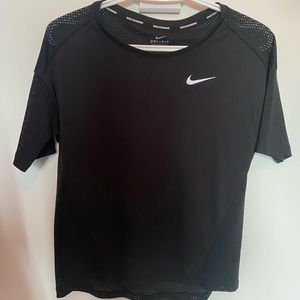 NIKE breathable workout top😁